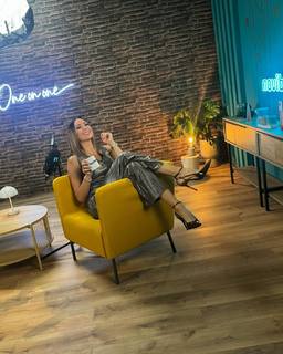 Dora Panteli feet photo thumbnail