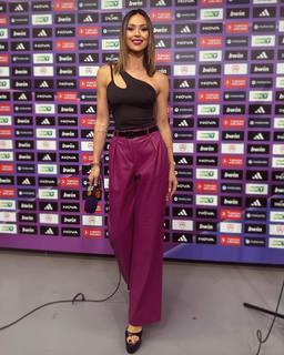 Dora Panteli feet photo thumbnail