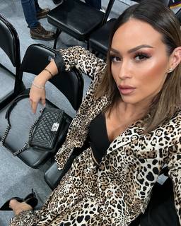 Dora Panteli feet photo thumbnail