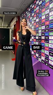 Dora Panteli feet photo thumbnail