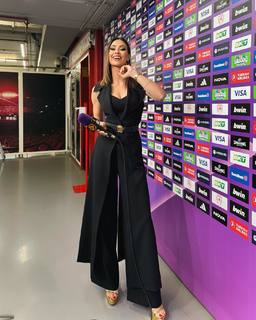 Dora Panteli feet photo thumbnail