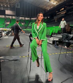 Dora Panteli feet photo thumbnail