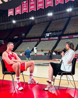 Dora Panteli feet photo thumbnail