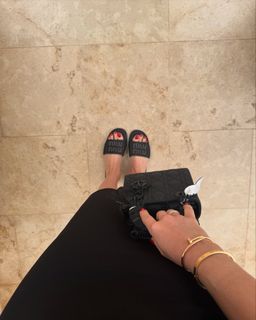 Dora Panteli feet photo thumbnail