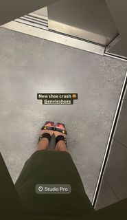 Dora Panteli feet photo thumbnail