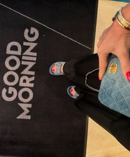 Dora Panteli feet photo thumbnail