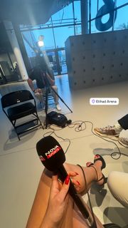 Dora Panteli feet photo thumbnail