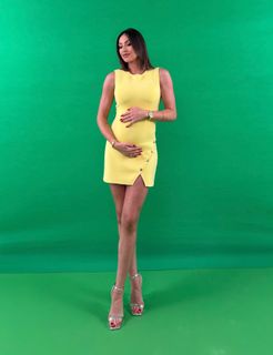 Dora Panteli feet photo thumbnail