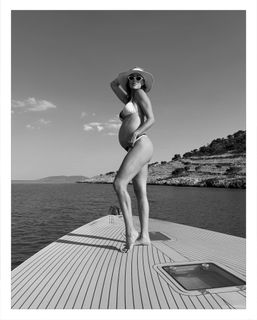 Dora Panteli feet photo thumbnail