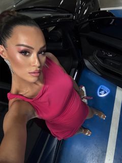 Dora Panteli feet photo thumbnail