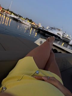 Dora Panteli feet photo thumbnail