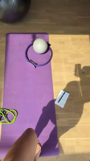 Dora Panteli feet photo thumbnail