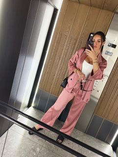 Dora Panteli feet photo thumbnail