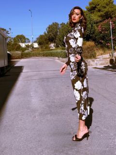 Dora Panteli feet photo thumbnail