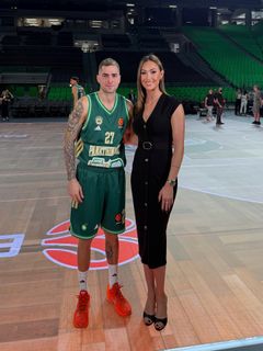 Dora Panteli feet photo thumbnail