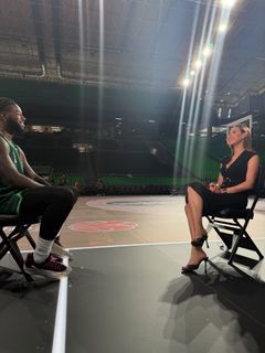 Dora Panteli feet photo thumbnail