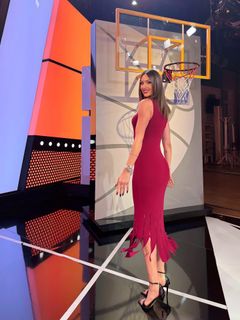 Dora Panteli feet photo thumbnail