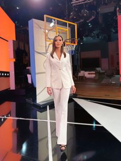 Dora Panteli feet photo thumbnail