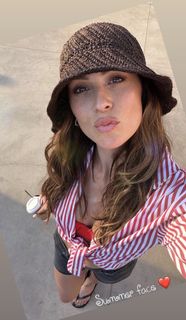 Dora Panteli feet photo 3