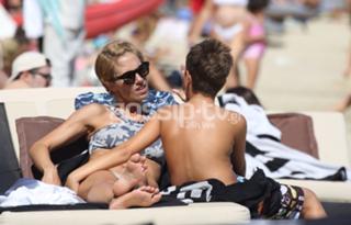 Doretta Papadimitriou feet photo thumbnail