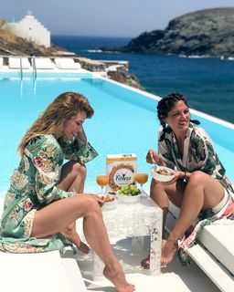 Doretta Papadimitriou feet photo thumbnail