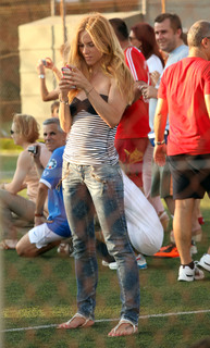 Doretta Papadimitriou feet photo thumbnail