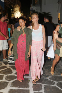 Doretta Papadimitriou feet photo thumbnail