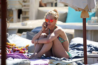 Doretta Papadimitriou feet photo thumbnail