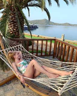 Doretta Papadimitriou feet photo thumbnail