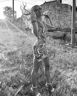 Doretta Papadimitriou feet photo thumbnail