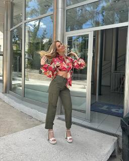 Doretta Papadimitriou feet photo thumbnail