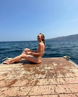 Doretta Papadimitriou feet photo thumbnail