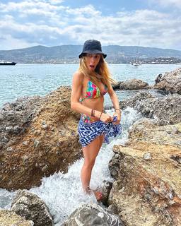 Doretta Papadimitriou feet photo thumbnail