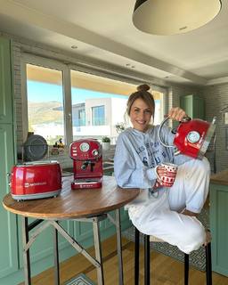 Doretta Papadimitriou feet photo thumbnail