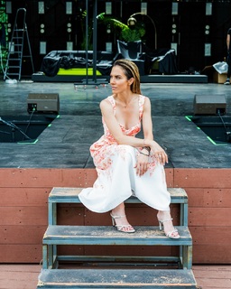 Doretta Papadimitriou feet photo thumbnail