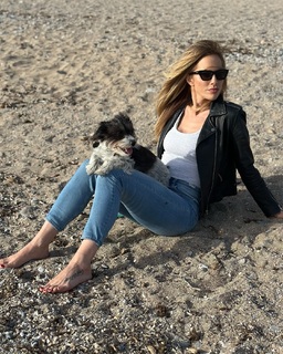 Doretta Papadimitriou feet photo thumbnail