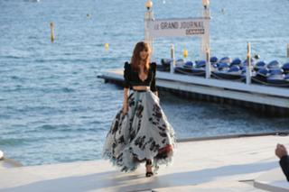 Doria Tillier feet photo 3