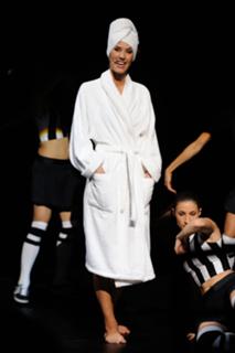Doria Tillier feet photo 9