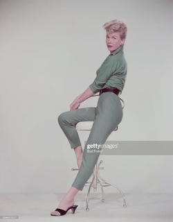 Doris Day feet photo thumbnail