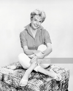 Doris Day feet photo thumbnail