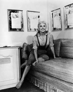 Doris Day feet photo thumbnail