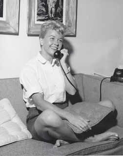 Doris Day feet photo thumbnail