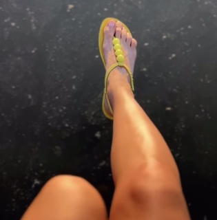 Dorota Gardias feet photo thumbnail