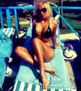 Dorota Rabczewska feet photo thumbnail