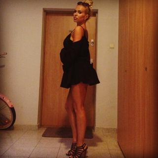 Dorota Rabczewska feet photo thumbnail