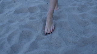 Dorota Rabczewska feet photo thumbnail