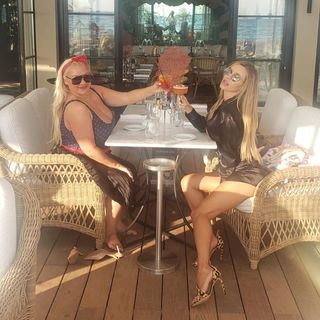 Dorota Rabczewska feet photo thumbnail