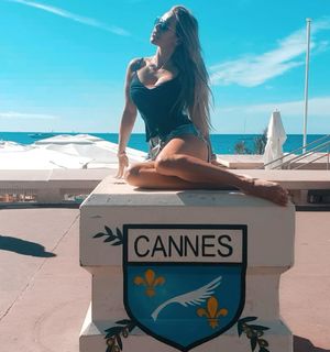 Dorota Rabczewska feet photo thumbnail