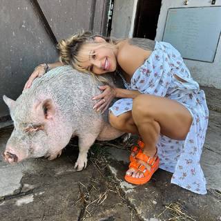 Dorota Rabczewska feet photo thumbnail