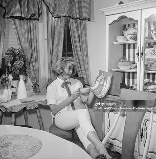 Dorothy Malone feet photo 9